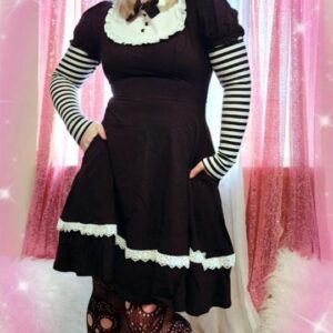 Tara-Nicole Azarian Instagram - 🪦 Oh my GOTH! 🪦💜 #hottopic ☠️ #sponsoredbyHT #HTFxTakeNote ❤ #Diversitymatters #HTFanatic
●●●●
Video: @maxx_warner 📷
Clothes: @hottopic 👑
My FUN account: @taracosplay ❤
●●●●
#kawaii #princessgoth #kawaiifashion 
#disabledcosplayer #disabledinfluencer  #wheelbodiesarebeautiful  #disabledandhot  #officialtaracosplay