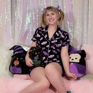 Tara-Nicole Azarian Instagram - Spooktacular goodness from Hot Topic! 💜 #sponsoredbyHT #HTFxScareFair
.
.
👚: @hottopic 
📸: @maxx_warner 
.
.
#HTFanatic #htfandom #OfficialTaraCosplay #disabledcreator #halloweenfashion #witchyfashion #kawaiifashion #softgirl #pajamastyle
