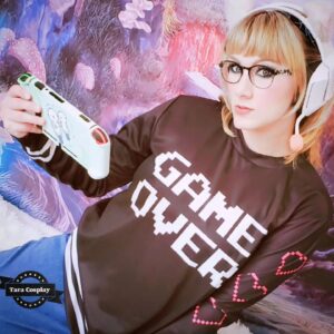 Tara-Nicole Azarian Instagram - The game is never over ➡️ you just hit reset. 🕹
●●●
➡️ THE HIGHLIGHTS ⬅️
♿ hEDS
♿ MCAS
♿ POTS
♿ FIBRO
♿ DDD
♿ Hashimoto's 
♿ Scoliosis 
♿ Ambulatory Wheelchair User 
●●●●
Photo: The Photo Owl 📷
Shirt: @pinkcity.ca 👕