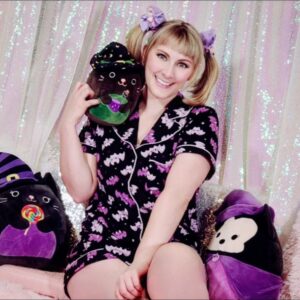 Tara-Nicole Azarian Instagram - I'm simply batty 🦇over my #hottopic pajamas! 💜 See what I did there? 💜 #sponsoredbyHT #HTFxScareFair
.
.
👚: @hottopic 
📸: @maxx_warner 
.
.
#HTFanatic #htfandom #OfficialTaraCosplay #disabledcreator #halloweenfashion #witchyfashion #kawaiifashion #softgirl #pajamastyle
