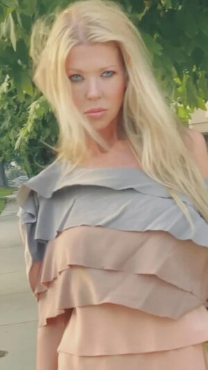 Tara Reid Instagram - Starting fall with @tarareid 

#fall #photography #reelsinstagram