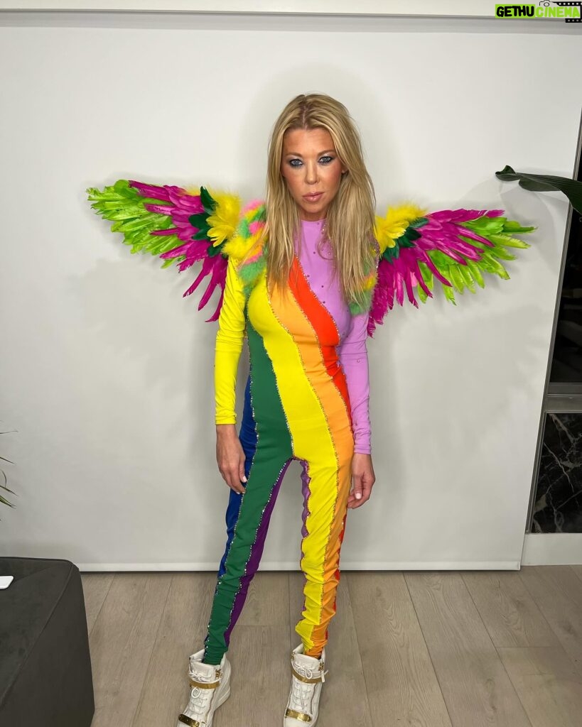 Tara Reid Instagram - What a great Halloween!!! 🎃👻🧡 I hope everyone had a great one too!!! 🌈😇 makeup and photos by @itsafilmphoto costume by @forthestarsfashionhouse #halloween #love