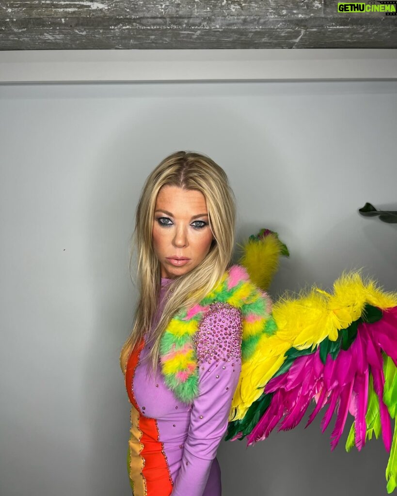 Tara Reid Instagram - What a great Halloween!!! 🎃👻🧡 I hope everyone had a great one too!!! 🌈😇 makeup and photos by @itsafilmphoto costume by @forthestarsfashionhouse #halloween #love