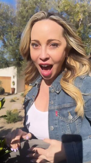 Tara Strong Instagram - I’m a voice actor PART 4 #voice #voiceover #cartoon 🖤