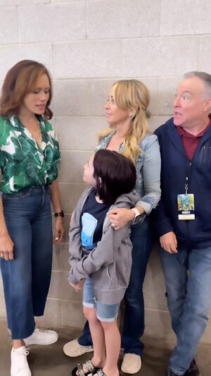 Tara Strong Instagram - She wanted to float @vivienlyrablair @bigeswallz @fanexpoboston