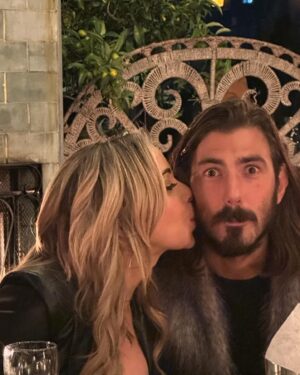 Tara Strong Instagram - Bunch a whimsical gorgeous weirdos, hilarious wizards & authentic love buckets celebrating the goat’s birthday 🐐❤️ happy birthday @morewillie …you are loved