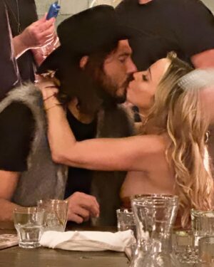 Tara Strong Instagram - Bunch a whimsical gorgeous weirdos, hilarious wizards & authentic love buckets celebrating the goat’s birthday 🐐❤️ happy birthday @morewillie …you are loved