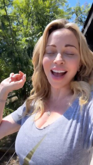 Tara Strong Instagram - #JulietStarling & #twilightsparkle are COMPLETELY DIFFERENT VOICES 💖💜