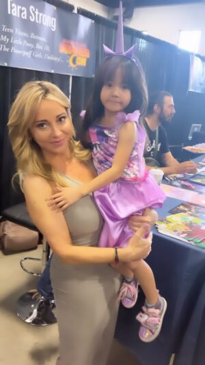Tara Strong Instagram - Adorable lil #Twilight @wasummercon 💜💜