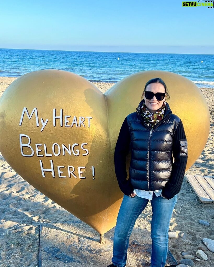Tarja Turunen Instagram - I had a beautiful day with family and friends on the beach today. Super grateful for having good persons to share my life with. ♥️Ready for the next week?