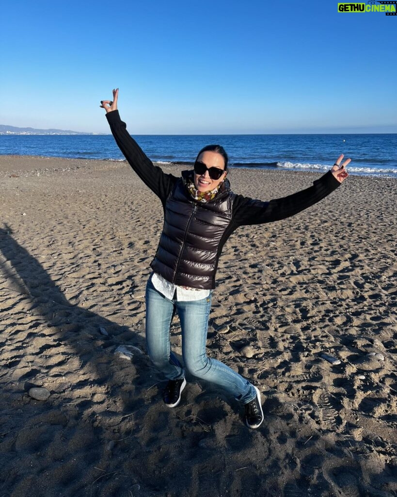 Tarja Turunen Instagram - I had a beautiful day with family and friends on the beach today. Super grateful for having good persons to share my life with. ♥️Ready for the next week?