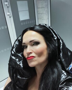 Tarja Turunen Instagram - Thank you Olomouc for yesterday’s beautiful sold out concert. Now we are in Brno. See you tonight. ♥️#darkchristmas #brno #czechrepublic🇨🇿