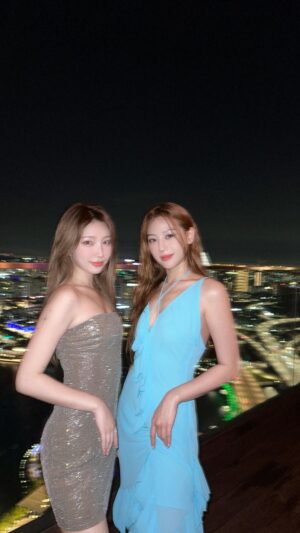 Tasha Low Instagram - SINGAPORE 🇸🇬 come and say hi to @tashaalow and @claudiaxerc, take some photos, and also receive an exclusive gift from our friends at @isntree 🖤

📅 Friday 22 March
🕛 7pm to 8pm
📍 Orchard Central L1 Atrium (outside Equate Coffee)