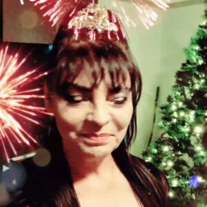 Tatiana Merino Instagram - Para mis amigos, familia y a la gente maravillosa que siempre me apoya en Chile. Uds que en estos momentos están cruzando el umbral al 2024.
Feliz año!!! ✨️🎉🍾
#chile🇨🇱 #tatianamerino #felizañonuevo