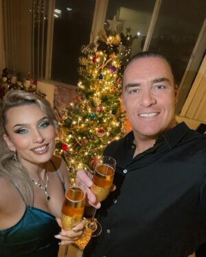 Tatiana Neva Instagram - Hope everyone had a great start to their New 2024 Year of the Dragon! Season’s Greetings from me and my sweet handsome man @realalexnevsky !!! ✨🎊🎉🎊🎉🎊🎉🎊✨ 🥳🥳🥳🍾🎆🎆🎆🐉🎁🎁🎁💝💝💝

#tatiananeva #alexandernevsky #happynewyear #2024 #yearofthedragon #mruniverse