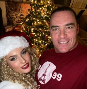 Tatiana Neva Instagram - Merry Christmas to everyone from my sweet handsome boyfriend @realalexnevsky and I ! Hope you all had a jolly good celebration ✨🎊🎉🎊🎉🎊🎉🎊✨ 🎄🎁🎅🏻🥳

#merrychristmas