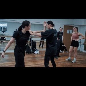 Tatiana Yakhina Instagram - А мы с Мастером @_a_dodonov_ продолжаем наш педагогический путь @fight_chore_crew_ , в мастерской Кирилла Гребенщикова @kirill.grebenshchikov 
на 2 курсе @grebni.2022 
в институте культуры и искусств МГПУ.

За пять занятий по 2 часа, ребята делают большие успехи! Гордимся!

#алексейдодонов #артисткаяхина #кириллгребенщиков #курсгребенщиковп #гребни #гребни2022 #молодыеартисты #сценбой #сценическийбой #институт #студенты #студентыартисты #учим #институткультурыиискусствмгпу
