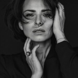 Tatiana Yakhina Instagram - Поснимали с @karpey_dima красоты🖤

#агникино #артисткаяхина #портрет #чб #чбфото