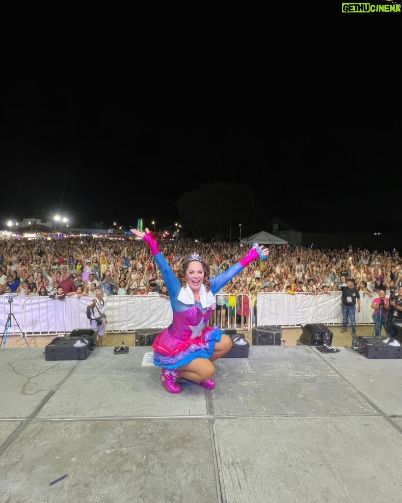 Tatiana Instagram - ¡¡Gracias Manzanillo!! Disfruté mucho cantar con ustedes celebrando el Carnaval Cultural "Las Maravillas del Mundo".... ¡Nos vemos pronto! ✨