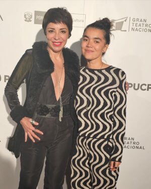 Tatiana Astengo Instagram - La fiesta del cine de Lima me trae a estas maravillosas personas que en su momento me acogieron con mucho amor y generosidad en España. Esther y Joaquin, dos grandes de la cinematografía española. Ella la mano derecha de Almodóvar y él fotógrafo de mi primera película en España. 
Compañer@s y amig@s que disfrutamos del séptimo arte y es un placer vernos cada año ✨
Larga vida al cine 🎬