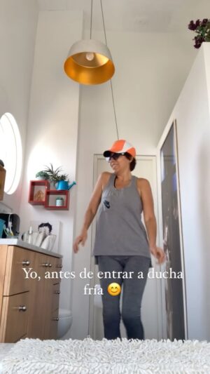 Tatiana Astengo Instagram - Yo, antes de entrar a la ducha fría! Se acabó el gas 😱🤣