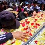 Tatiana Astengo Instagram - Jose Luis Aguilar Yucra (20 años) Retornaba después del trabajo a su casa cerca al aeropuerto de Ayacucho cuando al asomar la cabeza por una esquina recibió un impacto de bala en el cráneo. Su muerte fue instantánea. Jose Luis no participaba de la marcha, padre de un niño de 2 añitos! Esa es la tragedia como bien dice @rosamariapalacios.pe detrás de todo este despropósito hay seres humanos, familias, niños, huérfanos… Aquí se trata del derecho a la vida! Este joven ayacuchano ya había sido víctima del conflicto armado, primero mataron a su madre y los militares desaparecieron a su hermano y hace un año otro militar le quita la vida. A su niño solo le queda besar la fotografía de José Luis 🥹 (ver foto) la pareja de José Luis, Mariela Pablo, me escribió ayer vía X ( Twitter) para contarme que esta barbarie vestida de política le arrebató su único sustento y la posibilidad que su hijo creciera al lado de su padre. Esto no es justo! Morir así no es justo y menos sabiendo que se trataron de órdenes de parte de quienes deberían protegernos! Acabaron con sus sueños y le quitaron el abrazo de su padre a un niño. #nosfaltan50 #dequecolorsontusmuertos @mariocolan @cnddhhperu @larca.meicap #niolvidoniperdon dequecolorsontusmuertos.pe