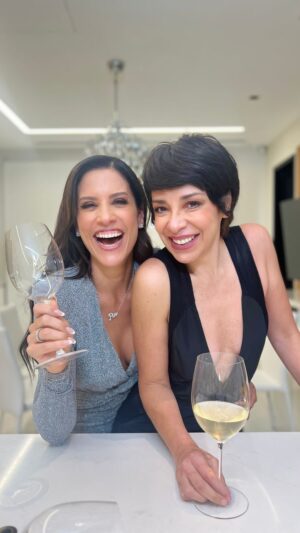 Tatiana Astengo Instagram - ¡Cómo va cambiando la noche! 🤣🍷🍹🍻🍸 Pero es viernes y @tatianaastengob lo sabe 🤣
Etiqueta a tu amiga, la que llama al ex cuando toma 🤣
.
.
#TGIF #fridaynight