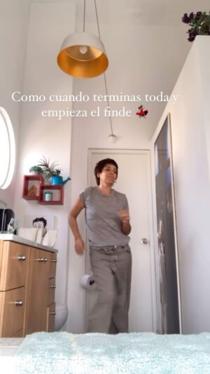 Tatiana Astengo Instagram - Como cuando terminas con todo de la semana haces check ✅ y empieza el finde! 💃🏽🤩