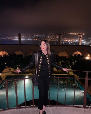 Tatiana Stefanidou Instagram - To ξενοδοχείο #imarethotel  είναι ένα ιστορικό μνημείο που ξεκίνησε να χτίζεται το 1813 και ολοκληρώθηκε το 1840 με έξοδα του Οθωμανού στρατηγού Μωχάμετ Άλι στην #καβαλα 
Αργότερα προστέθηκαν τα γραφεία διοίκησης δίπλα στο οικοτροφείο και την ιερατική σχολή. Η Καβάλα οφείλει αυτό το κόσμημα στην Άννα Μισσιριάν που το 1990 γοητευμένη από την ιστορία του ετοιμόρροπου τότε κτιρίου, πάλεψε έξι χρόνια με τον οργανισμό βακουφίων Αιγύπτου, στον οποίο ανήκει το κτίριο, προκειμένου να το αναστηλώσει, φωτίζοντας ένα σημαντικό κομμάτι της σύγχρονης ελληνικής ιστορίας. #greece #kavala