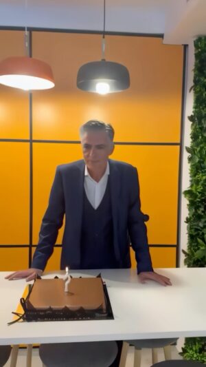 Tatiana Stefanidou Instagram - Happy Birthday boss! 🎂🎉🎊🎈@newsitgr @tlifegr @zappit.gr #birthday#birthdaysurprise#nikosevangelatos#newsitgr#tlifegr#zappitgr