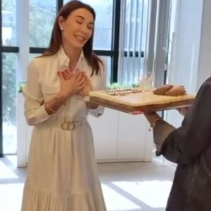 Tatiana Stefanidou Instagram - Όσο μεγαλώνουμε η αγάπη και η αφοσίωση στην οικογένεια, στους φίλους και στους συνεργάτες μας μεγαλώνει! Και είναι όμορφο να είναι αμφίδρομη! Σας ευχαριστώ όλους για τις υπέροχες εκπλήξεις σήμερα! @newsit.gr @tlifegr @zappit.gr @alphatv #birthday