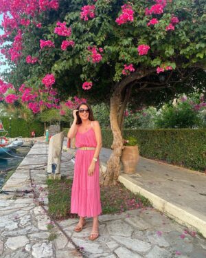 Tatiana Stefanidou Instagram - Ερωτευμένη με την Κέρκυρα , την αρχιτεκτονική της, τα μουσεία της, τη μουσική της κουλτούρα και την ποιότητα των ευγενικών και φιλόξενων κατοίκων της. 
Η ιστορία της δεν περιλαμβάνει τη βαρβαρότητα των Οθωμανών, που μας πήγαν 400 χρόνια πίσω αλλά το αποτύπωμα μόνο δυτικών κατακτητών και αυτό είναι εμφανές παντού.
Είναι αναγκαίο η κρατική εξουσία να στηρίξει το νησί περισσότερο με μεγάλα έργα υποδομών και όχι μόνο να εισπράττει τα πλουσιοπάροχα ποσά από τον τουρισμό του. #corfu #greece