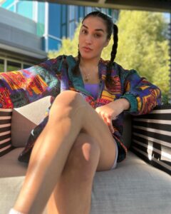 Tatiana Suarez Instagram - “It’ll take a whole lot for me to settle.” 🎶 🎼 🎵 Wrestling is on the schedule for today. Can’t wait. I love my job. ❤️ Also, look at that scar. A reminder of what I have overcome 🙏🏽 #mma #wmma #ufc #wrestling