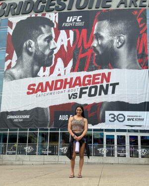 Tatiana Suarez Instagram - I’m so excited to be the co main event here in Nashville, Tennessee. I love competing and I’m blessed to do what I love the most. Almost time 🙏🏽🙌🏽❤️

@patchymix told me to do a different pose. Second slide is what I chose 🤦🏻‍♀️😂

#mma #wmma #ufc #nashville