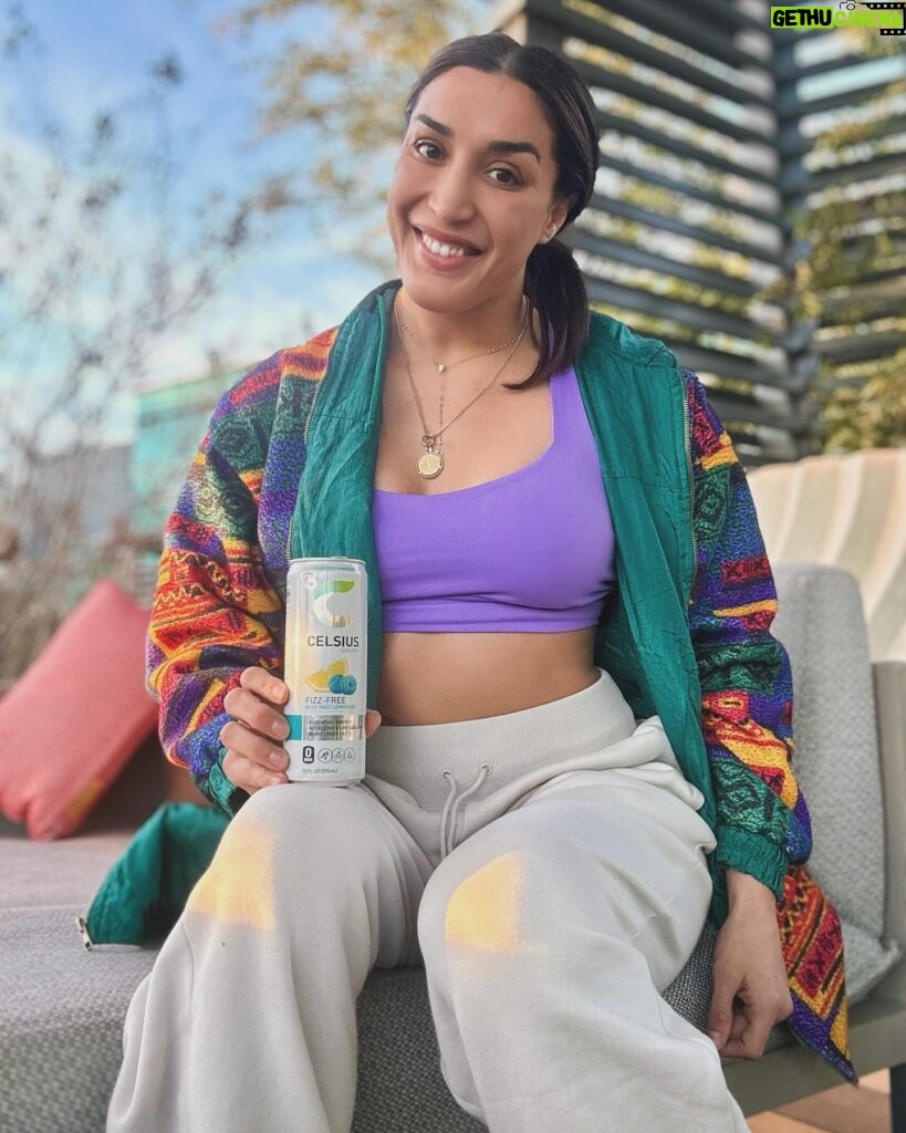 Tatiana Suarez Instagram - Fueling my day off with the knockout taste of Celsius FIZZ-FREE Blue Razz Lemonade. @celsiusofficial #CELSIUSBrandPartner #CELSIUSLiveFit