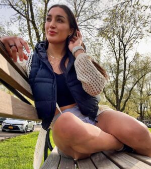 Tatiana Suarez Instagram - You plant a seed, it grows some roots, a branch and leaves
Becomes a tree of life until our nights are filled
With peace from stress and strife 🎶 🎼 🎵 

 
Buffalo is beautiful 😻 Back to Vegas ✈️ 🏜️ 🌵 

#newyork #instagood #lifeisgood