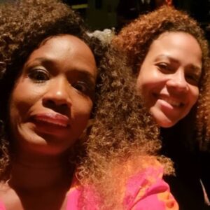 Tatiana Tiburcio Instagram - #tbt de hj  é do dia q eu estava prontinha para a minha participação no QUE HISTÓRIA É ESSA PORCHAT!!! Foi uma delícia!!! E ainda tive o auxílio luxuoso da minha amiga maaaara @thatalota ! Já já vcs irão curtir