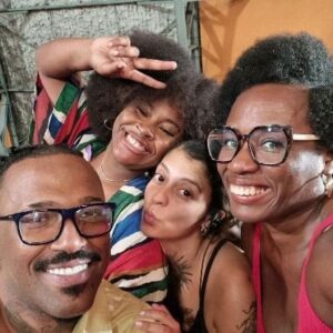 Tatiana Tiburcio Instagram - E vc? O q tem feito pra alimentar seu bem estar e sua autoestima? Bora começar dando um sorriso bonito e alinhado pra vida? Com os alinhadores @invisalignbrasil isso é possível!!!