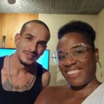 Tatiana Tiburcio Instagram - Tem sido finais de semana emocionantes. Nas folgas da filmagens da série PASSINHO - O RITMO DOS SONHOS @disneyplusbr estou em um projeto lindo de audiobook com direção da @daniela_thomas_ e as queridas Mari e Ju e com o apoio luxuoso do Gustavo Ferreira @gustafsant Muito feliz!!!! Obrigada pela parceria e confiança 😘😘😘😘