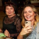 Tatyana Morozova Instagram - Если я мелькаю в вашей ленте каждый день, то вот мою маму вы давно не видели. А все потому, что мы как-то и не делали совместных фото в последнее время😌 Но хороший повод представился на свадьбе у Марины Федункив!🥰 Что скажете, насколько похожи мы?☺️🙏🏻