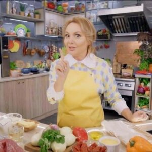 Tatyana Morozova Instagram - Осенний букет — уже в эту субботу на передаче «Самый вкусный день». Будем сводить вас с ума и учить готовить изысканные блюда французской кухни🥰

Стартуем завтра, в 10:00 на канале ТВЦ. Жду каждого💙
