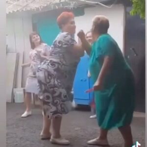 Tatyana Morozova Instagram - Говорите что хотите, но второй вариант определённо мой фаворит!!😁 Они танцуют с такой отдачей, энергией! Аж самой хочется встать и также подвигаться, правда?)😋