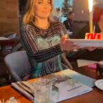 Tatyana Tereshina Instagram - Самый красивый вид на Казанский сабор из ресторана @terrassa_spb , самый лучший организатор с длинным языком мой @eduard_yakut ( можно убедиться послушав как он в поздравлении мне приписал 10 лишних лет😳🫣🤭, но все ржут и это главное) , самые позитивные @timatatarin , @masha_tsigal , @zaosport , @inna__tliashinova ! Самый громкий смех @blumboss 💪🏼🥳😀