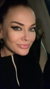 Tatyana Tereshina Instagram - Так много всего произошло в моей некогда беспечной яркой жизни ,за последнее время.. О, Боги, как я не сошла с катушек, сама не понимаю.. а я только хорошею и мододею🤣🤣🤣. Я видимо птица Феникс… 🦅