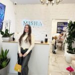 Tatyana Tereshina Instagram - Нашла свою клинику с просто прекрасными врачами и это @misha.clinic !!! Первое что я сделала это SMAS-лифтинг ULTRAFORMER ( сейчас на него хорошие скидки) позволяет эффективно устранить возрастные изменения, сделать подтяжку кожи лица и шеи, восстановить упругость и провести моделирование контуров тела! Вот преимущества SMAS-лифтинга на аппарате ULTRAFORMER: • Эффект SMAS-лифтинга нарастает в течении 3 месяцев и остается заметным 2 года. • 100% безопасность: без реабилитации, риска заражения и инфицирования, прогнозируемый результат. • ULTRAFORMER по своим характеристикам опередил все аналогичные аппараты предыдущего поколения. Во время процедуры происходит воздействие сфокусированного ультразвука на глубокие слои дермы и структуры SMAS. Омолаживающая подтяжка кожи происходит без боли и без дискомфорта: ✔️ Разглаживаются мелкие, а также более выраженные мимические и возрастные морщины. ✔️ Кожа выглядит моложе, ткани подтягиваются. ✔️ Уголки рта приподнимаются, овал лица восстанавливается. ✔️ Взгляд становится моложе за счет лифтинга верхних век, бровей! ✔️ Процедура не имеет сезонности Всего одна процедура SMAS-лифтинг Ultraformer обеспечивает превосходный результат😍 Я сделала себе 1000 линий. Жду окончательного нарастающего эффекта через 1-2 мес. Параллельно раз в неделю пью костный бульон собственного приготовления , тк я начиталась про коллаген из баночек, что он не очень эффективный. Воттпожалуй и все!😊🥰🥳 Процедуру производила мне Рахлина Екатерина Николаевна врач дерматолог А ТЕПЕРЬ О ПРИЯТНОМ!! цена по акции 65000 - 1000 линий И 32500-500 линий 🥰