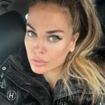 Tatyana Tereshina Instagram - Такую низкосчистотную ересь пишут люди под постами о Крокусе, включая мой. Я даже удалять не буду. Пусть это будет стеной позора примитивно мыслящих людей. Мне жаль всех людей мирных невинно пострадавших из любых стран. А пишу я посты про свою страну, я тут живу, жила, влюблялась, рожала детей, строила карьеру.. я люблю все что с ней связано… . Я являюсь ее частью , более того я сама неоднократно ходила в Крокус Сити Холл. Выступала и посещала премии и концерты.. это очень близкое мне место. Все кто желает простым мирным людям зла и злорадствует сейчас, поверьте, вы завязываете на себе кармический узел , делая плохо не тем несчастным погибщим , а себе и своему потомству. Глядя на эту ярость в сообщениях я понимаю одно. Человечество не поменяется видимо никогда. Более 20 лет назад жила в Москве в районе Дубровка, неподалеку от « Норд Оста».. проезжала даже оцепление.. адовое чувство… прошло года 23… и все те же чувства… И никакой надежды , что мир изменится. Все те же войны, все та же « гонка вооружений»… 💔