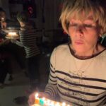 Tatyana Tereshina Instagram - С ДНЕМ РОЖДЕНИЯ МАМА!🥳 Будь здорова и весела)) как мы с тобой всегда!) 00:00 и я поздравляю мою маму с уже прошедшим днем рождения и вхожу в день рождения дочери. И Эту цепочку не прервать! 🧬 Какое счастье быть в этой матрице.. меня наградили твоим Аватаром))) !!это так.. по современному А если вспомнить что я дочка, то просто : Мамусь, спеки блинчики❤️ . БЛАГОДАРЮ ЗА ВСЕ, МОЯ ПЕРВАЯ , но постоянная любовь по имени мама.❤️🙏🏼 Мы сегодня с мамой,папой , и детьми весь вечер танцевали. Дочь под « Седую ночь» учила дедушку танцу (из моего детства, кстати,я то его помню, прикиньте), который она увидела из « Слово пацана. Кровь на асфальте.» 🩸🚿😉