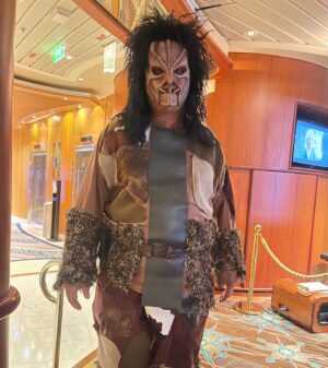 Tawny Newsome Instagram - How I think I look in a picture vs how I actually look 
(jkjkjk loving these lewks on @startrek_thecruise )