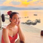 Taya Rogers Instagram - After a beautiful holiday season with lots of family & friends & island memories made, 2024 has been off to an overwhelming start. I’ve found myself turning back to journaling once again. No matter the circumstance or my age, pen to page always seems to help me find clarity & peace. In the morning I gratitude journal on my phone, but before bed I try to set aside time to light my favorite candle- like this one from 🕯️✨ @diptyque which is refillable 🤩- grab a pen and notebook then either let the thoughts flow or follow a prompt for the day 📝 Do you journal? What practices help you find peace & clarity? #diptyquethailand #journaling #intelligentchange