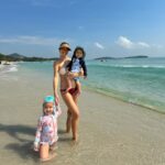 Taya Rogers Instagram - Grateful to be raising our babies barefoot by the sea the same way we were raised 🥰🫶🏽🏝️🌊💕 Happy Thai Children’s Day! ดีใจที่ลูกเราได้โตอยู่ใกล้ทะเลเหมือนเรา 🥰🏝️💕